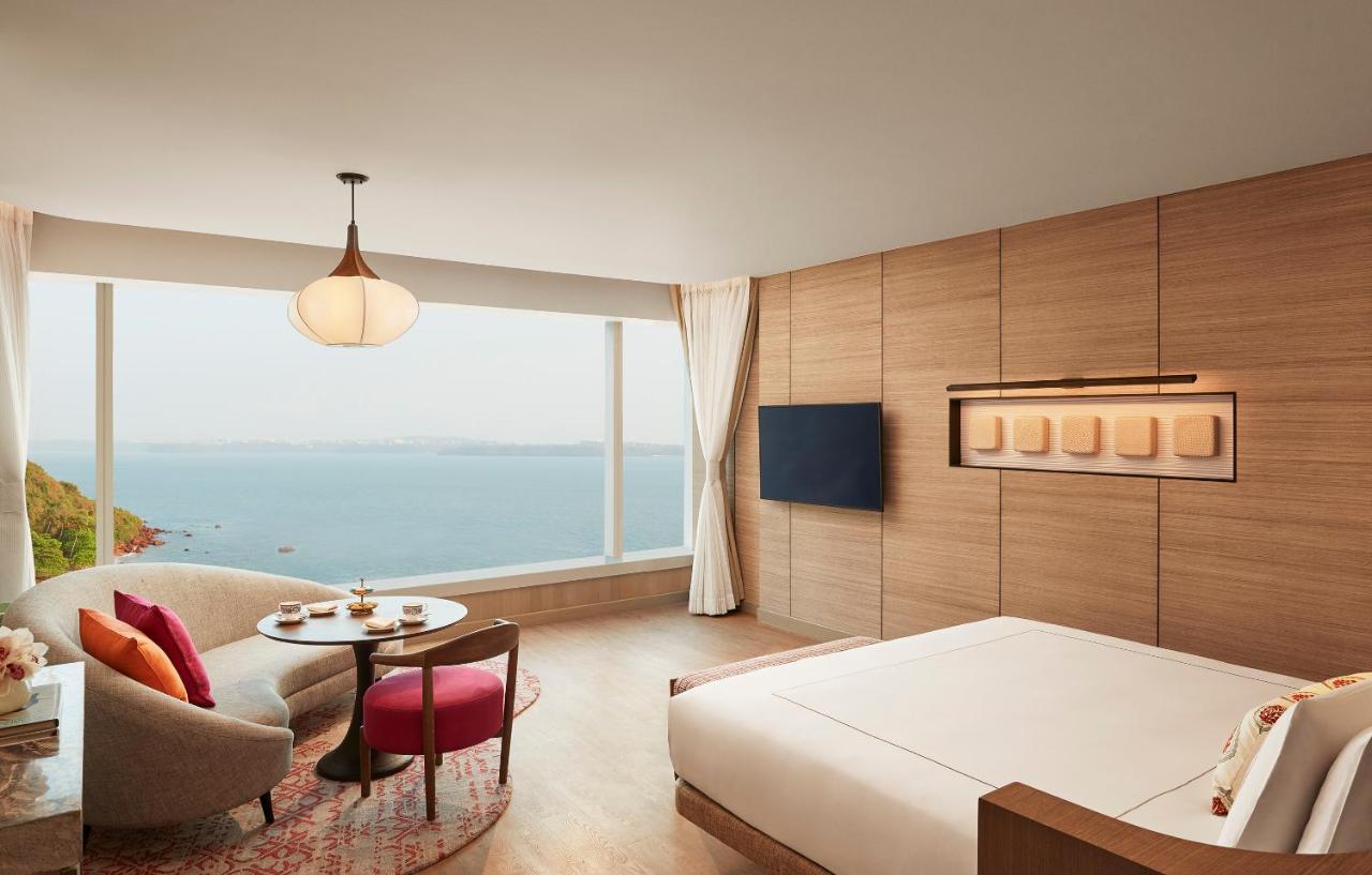Taj Cidade De Goa Horizon, Goa Panaji Dış mekan fotoğraf A room at the hotel