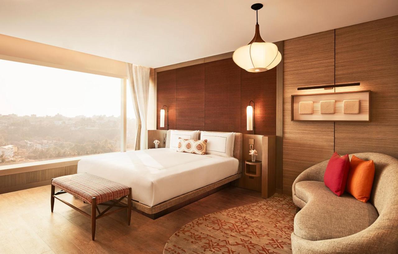 Taj Cidade De Goa Horizon, Goa Panaji Dış mekan fotoğraf A bedroom at the Taj Mahal Palace