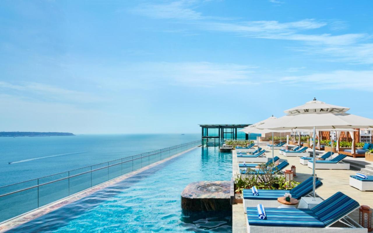 Taj Cidade De Goa Horizon, Goa Panaji Dış mekan fotoğraf The rooftop pool at the W Retreats & Spa, Phuket